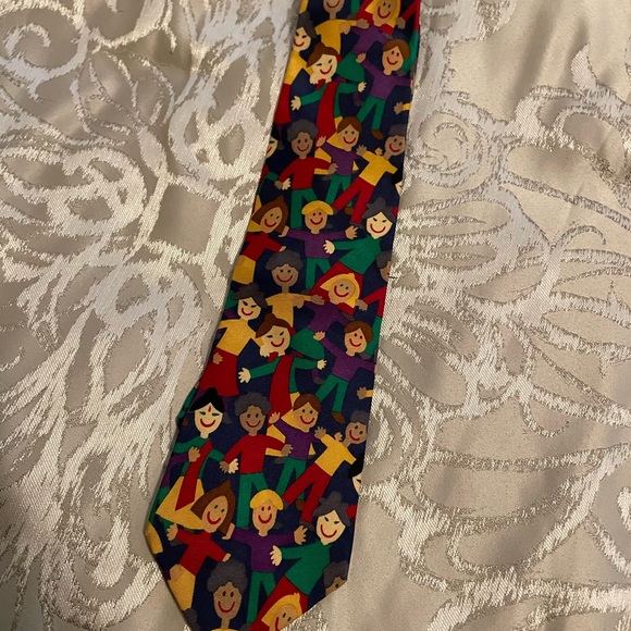 Save the Children collection of 4 neckties - Picture 8 of 16